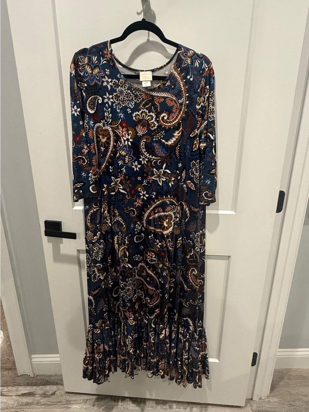 Zadie B’s Addie Pocket Maxi Dress
Paisley Print in Navy and Brown Medium